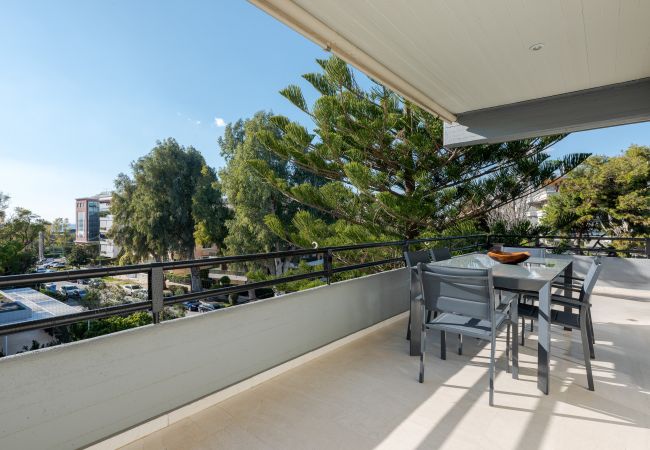 Apartment in Glyfada - Sophisticated and spacious 3 bdrm apt in Glyfada center 