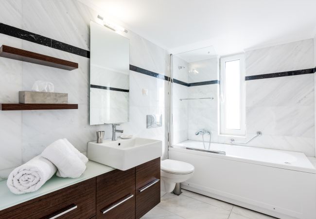 Apartment in Glyfada - Elegant 3 dbrm apt iin the Heart of Glyfada Apartment in Glyfada - Elegant 3 dbrm apt iin the Heart of Glyfada