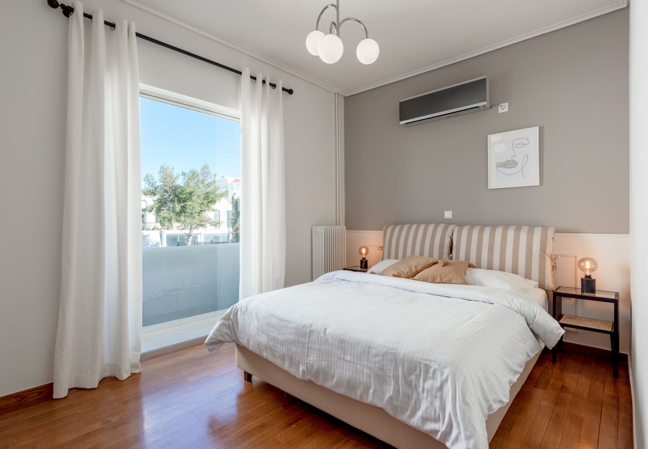Apartment in Glyfada - Sophisticated and spacious 3 bdrm apt in Glyfada center 