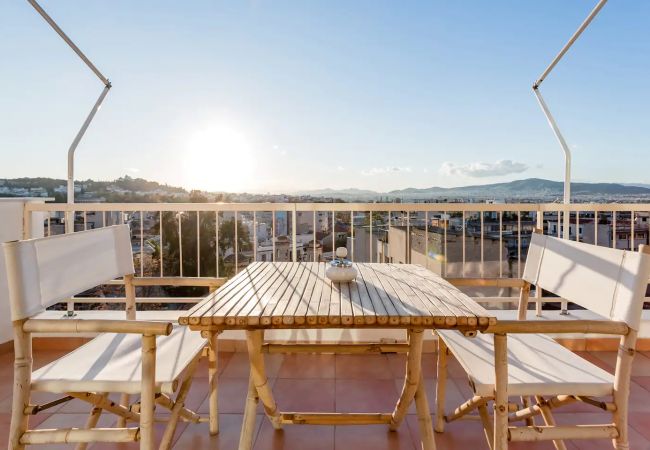 Apartment in Athens - Explore Nightlife Near an Apartment With an Acropolis View 