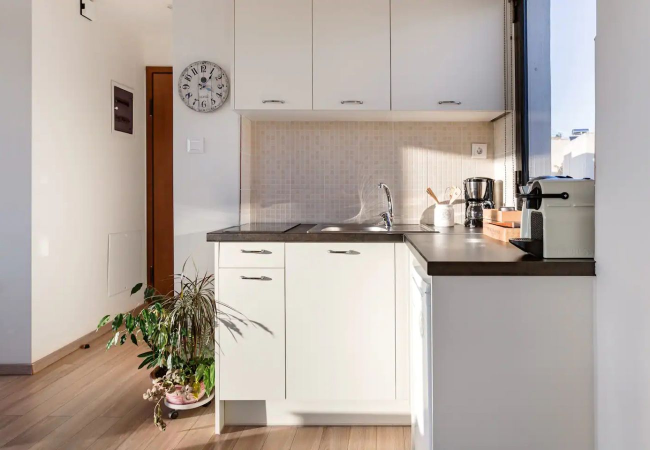 Apartment in Athens - Explore Nightlife Near an Apartment With an Acropolis View 