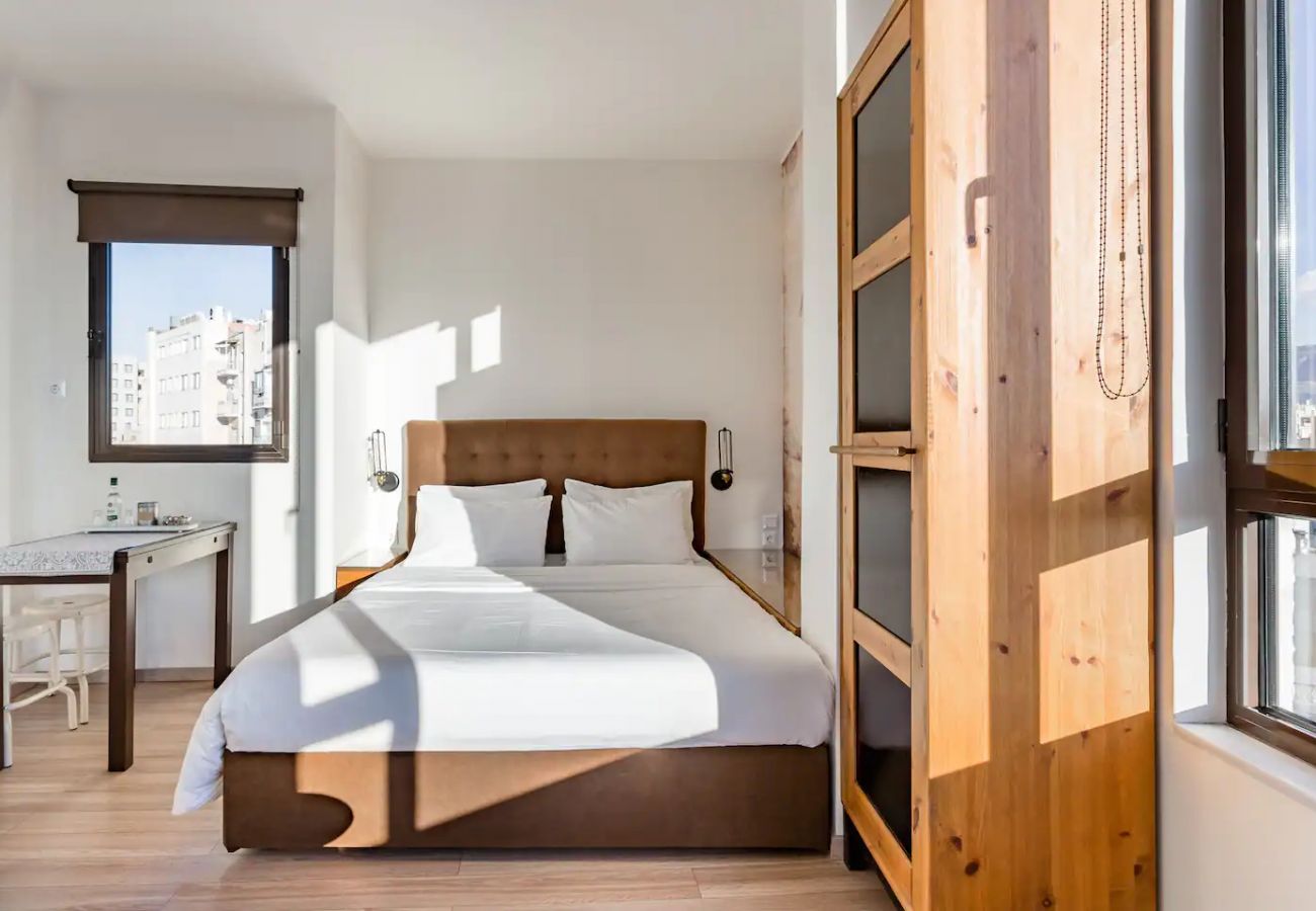Apartment in Athens - Explore Nightlife Near an Apartment With an Acropolis View 