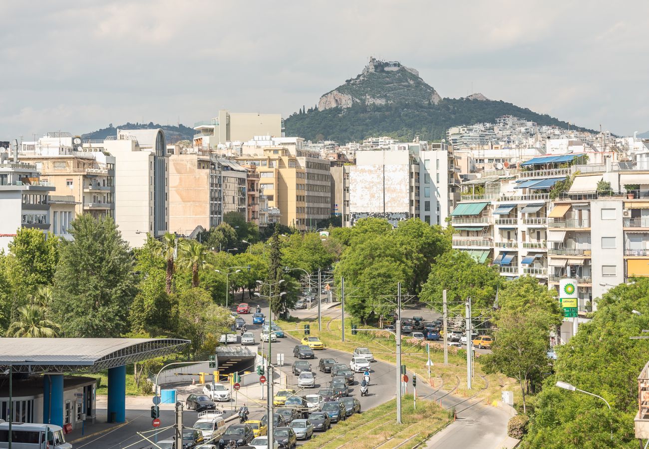 Apartment in Athens - Traveler's Dream 4 brdm Renovated Penthouse 