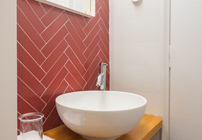 Apartment in Athens - Unbeatable Acropolis | Elegant 2-Bedroom Apartment on Areopagitou Apartment in Athens - Unbeatable Acropolis | Elegant 2-Bedroom Apartment on Areopagitou