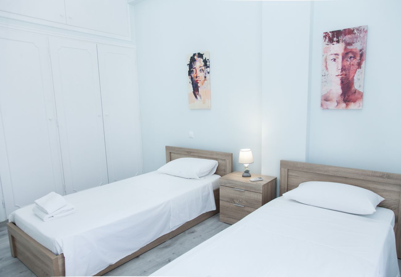 Apartment in Glyfada - Sunny and minimal apt in Glyfada with 3 bdrm