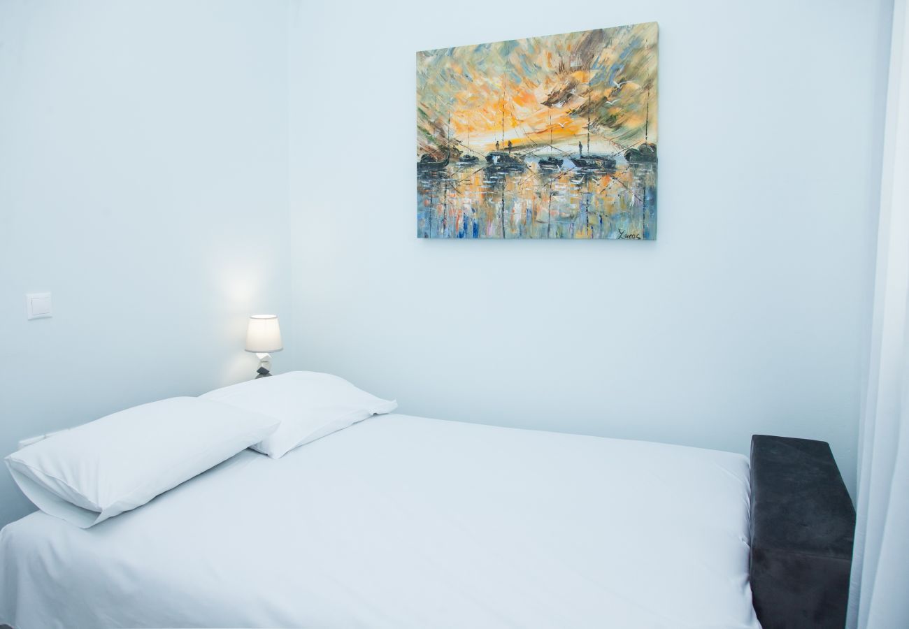 Apartment in Glyfada - Sunny and minimal apt in Glyfada with 3 bdrm