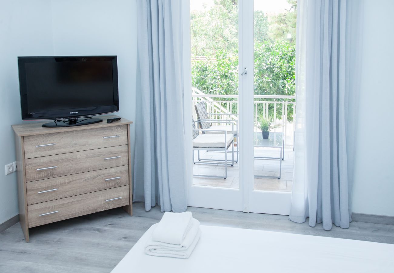 Apartment in Glyfada - Sunny and minimal apt in Glyfada with 3 bdrm