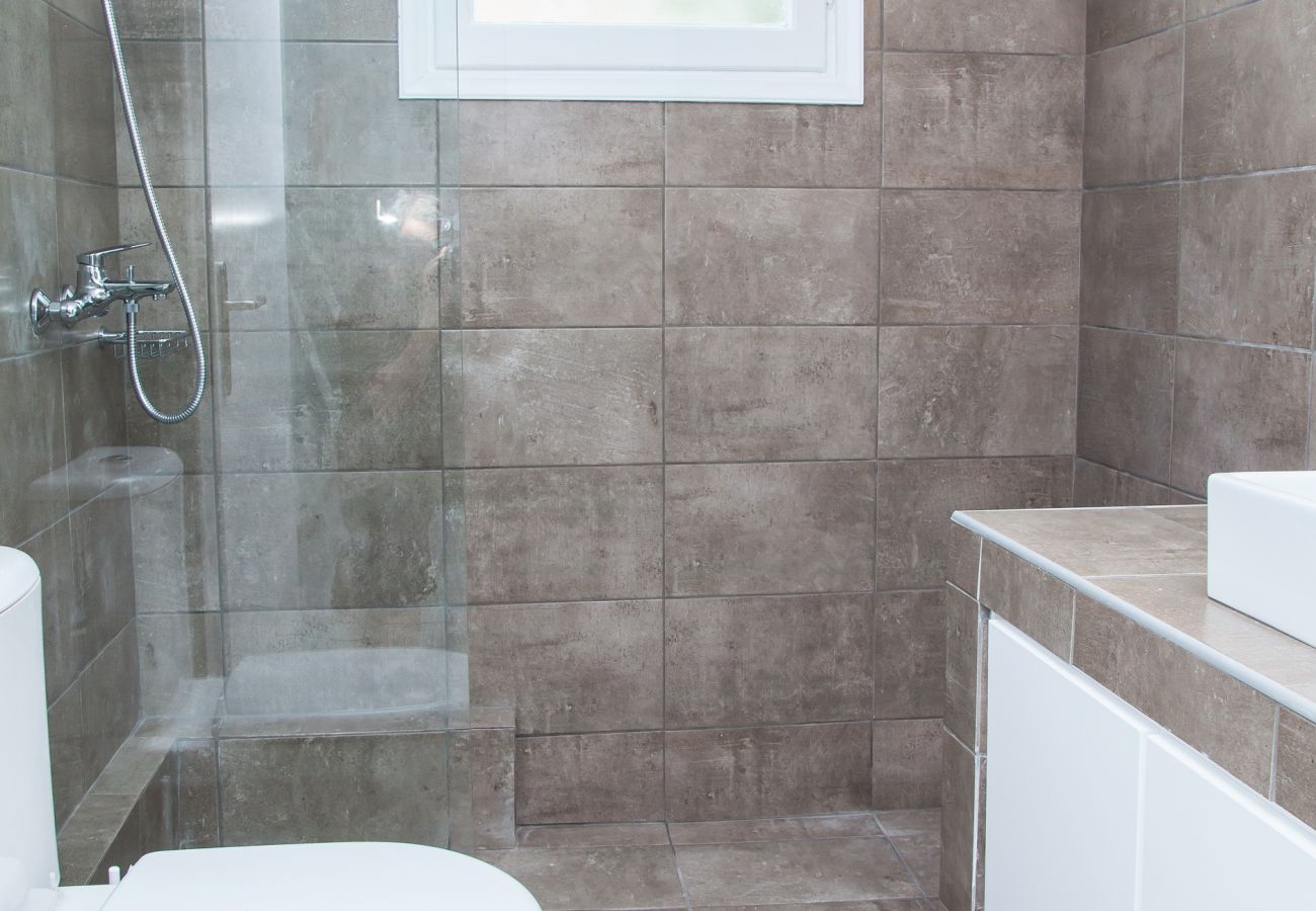 Apartment in Glyfada - Sunny and minimal apt in Glyfada with 3 bdrm