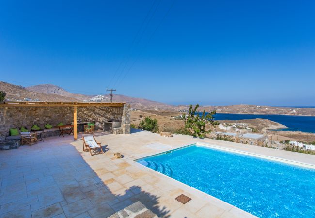 Villa/Dettached house in Ramos -  Spacious 6 bdrm Stone Villa with Pool