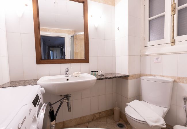 Apartment in Athens - Ideal 4 bdr Apartment in Plaka for 10! Apartment in Athens - Ideal 4 bdr Apartment in Plaka for 10!