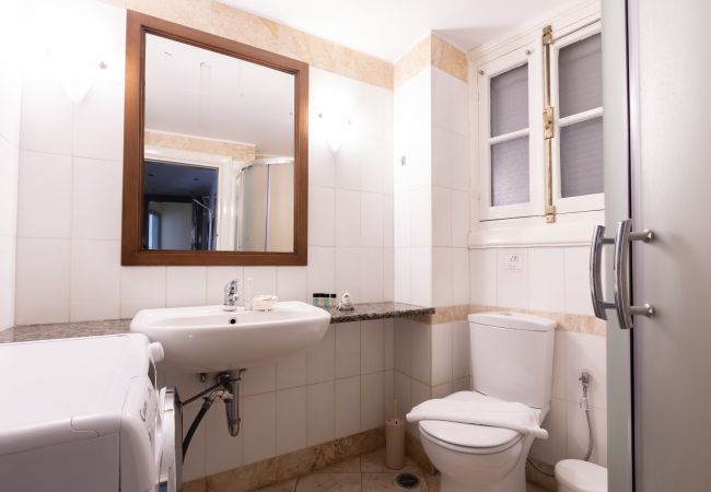 Apartment in Athens - Ideal 4 bdr Apartment in Plaka for 10! Apartment in Athens - Ideal 4 bdr Apartment in Plaka for 10!