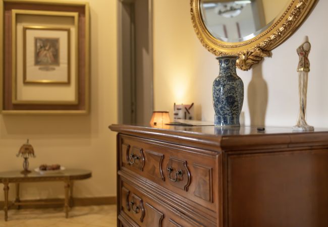 Apartment in Athens - Ideal 4 bdr Apartment in Plaka for 10! Apartment in Athens - Ideal 4 bdr Apartment in Plaka for 10!