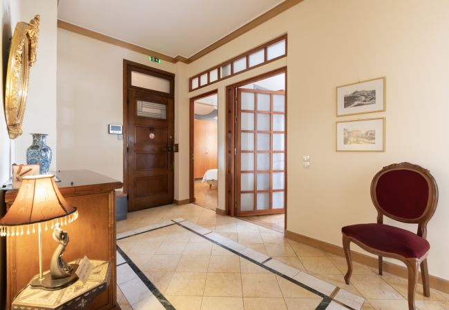 Apartment in Athens - Ideal 4 bdr Apartment in Plaka for 10! Apartment in Athens - Ideal 4 bdr Apartment in Plaka for 10!