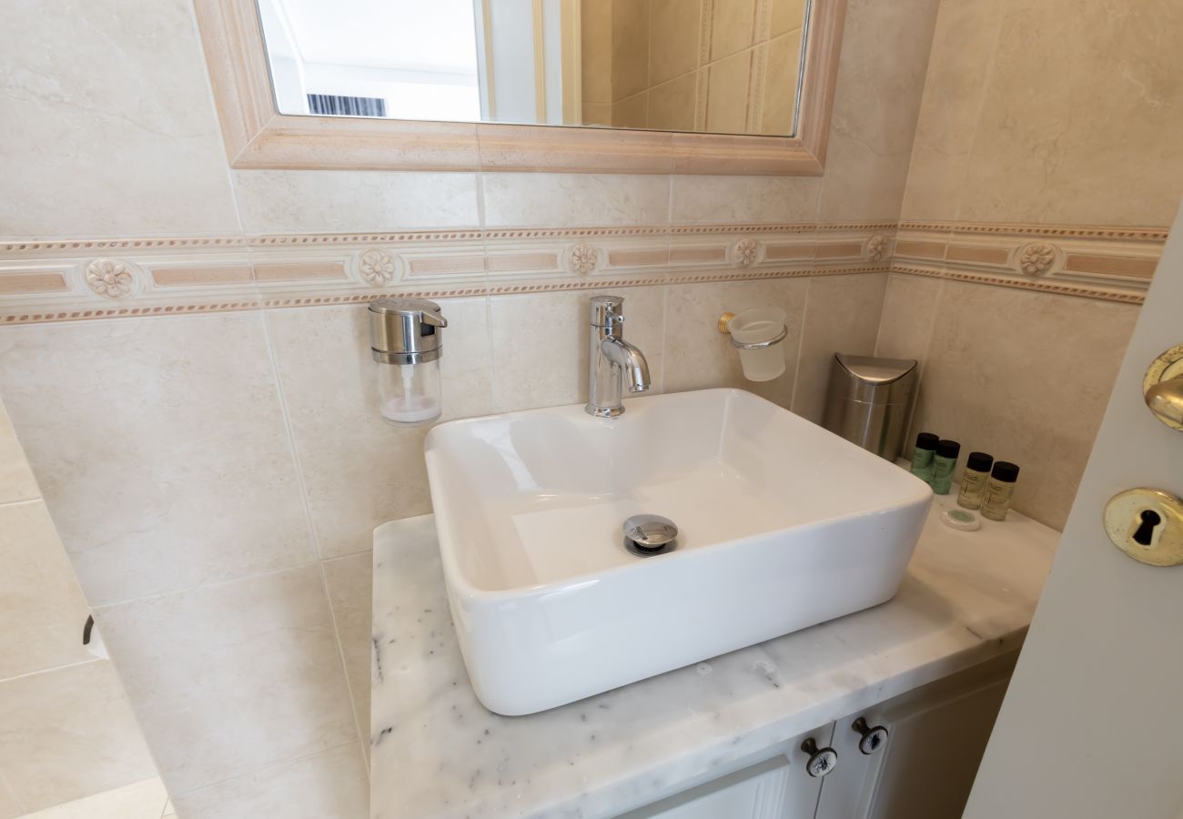 Apartment in Athens - Look Out Ancient Athens From A Unique Spot