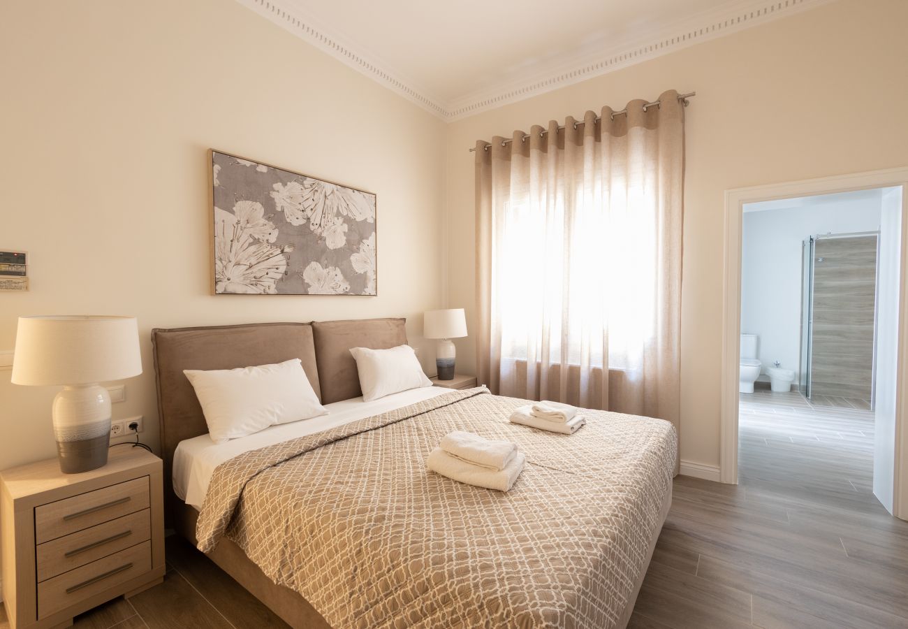 Apartment in Athens - Ancient Athens Great Apt Home Office w/Acropolis View