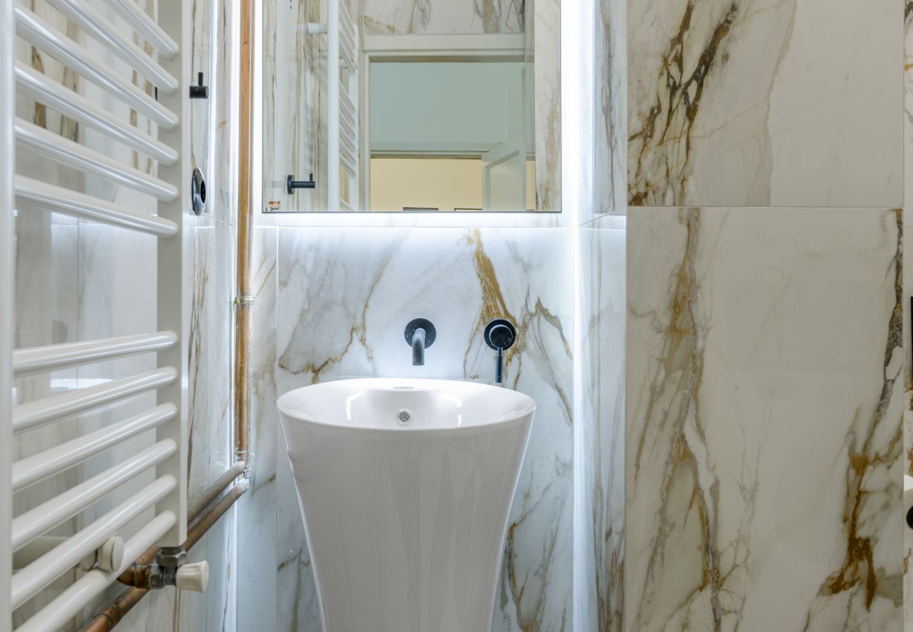 Apartment in Athens - Incomparable Plaka's Lux 2bdrm Apt w/Pvt Heated Pool