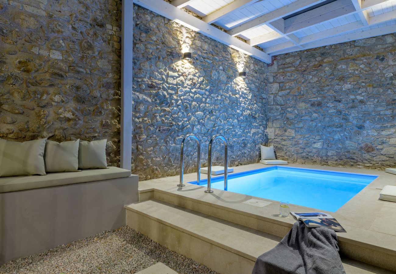 Apartment in Athens - Incomparable Plaka's Lux 2bdrm Apt w/Pvt Heated Pool