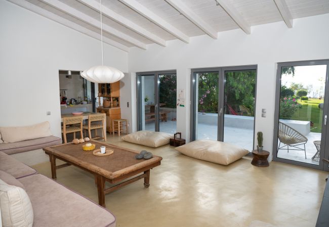 Villa in Istiea - Beach Villa Next To The Waves! Villa in Istiea - Beach Villa Next To The Waves!