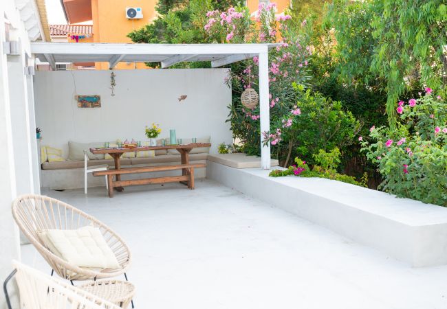 Villa in Istiea - Beach Villa Next To The Waves! Villa in Istiea - Beach Villa Next To The Waves!