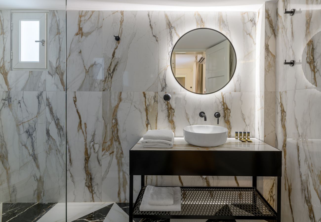 Apartment in Athens - Paradise Suite with Jacuzzi & Acropolis view