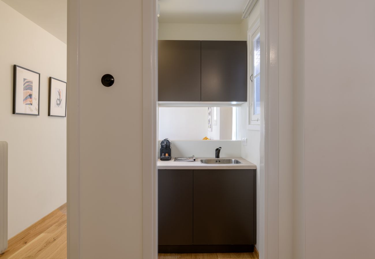 Apartment in Athens - Paradise Suite with Jacuzzi & Acropolis view
