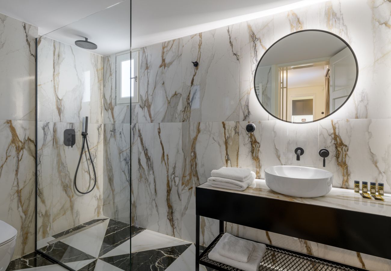 Apartment in Athens - Paradise Suite with Jacuzzi & Acropolis view