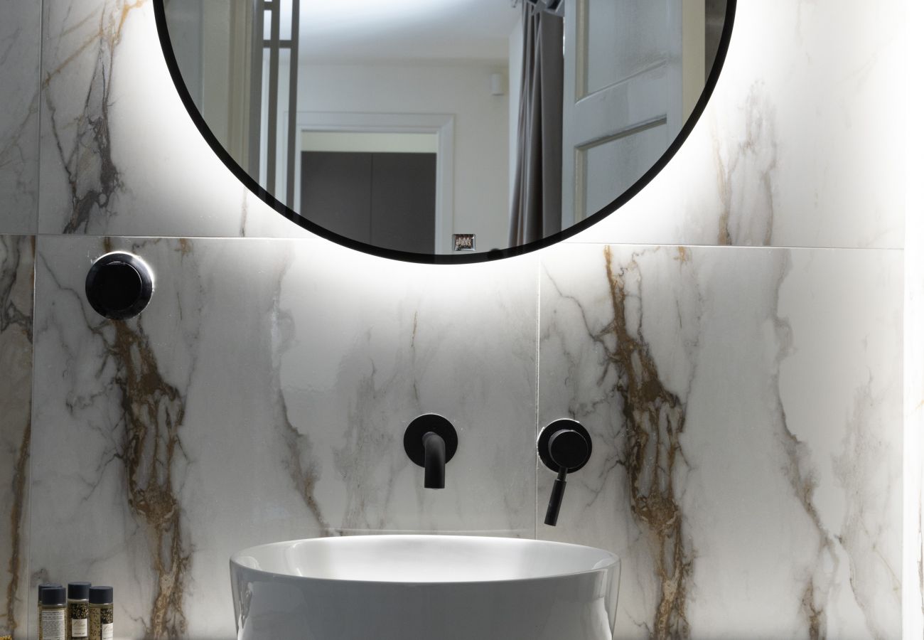 Apartment in Athens - Paradise Suite with Jacuzzi & Acropolis view