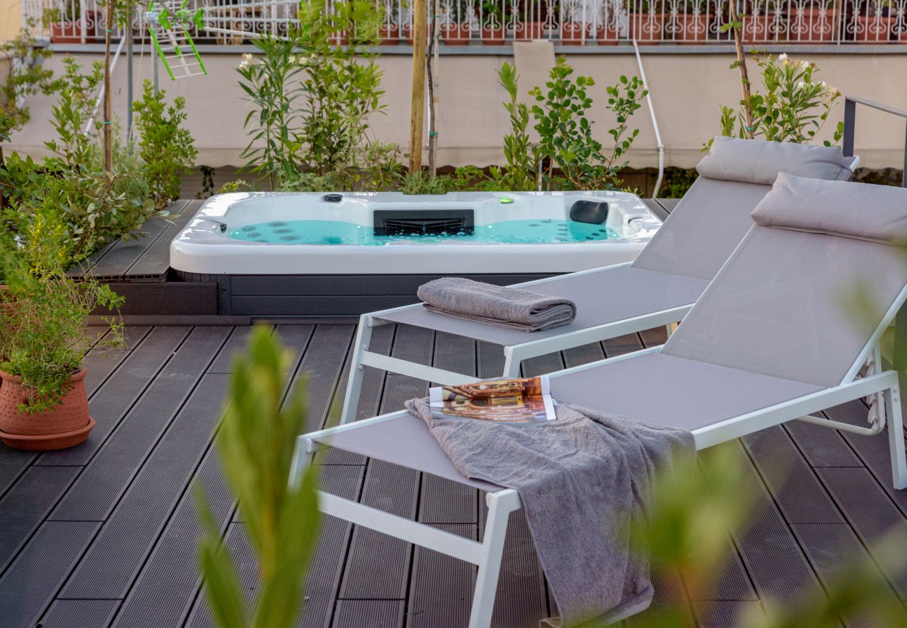 Apartment in Athens - Paradise Suite with Jacuzzi & Acropolis view