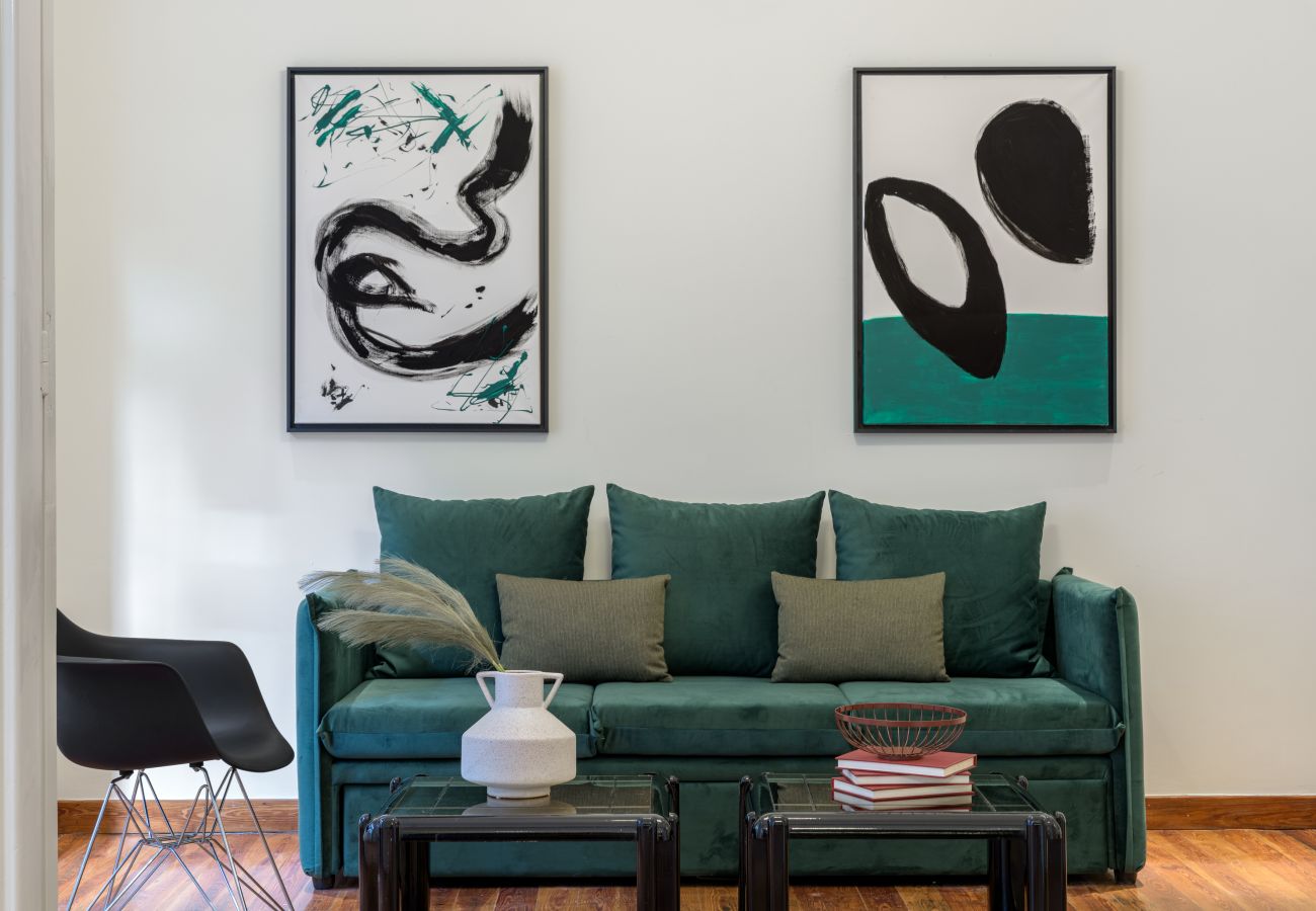Apartment in Athens - 3Bdr Modern Design & Bright Interiors in Plaka 