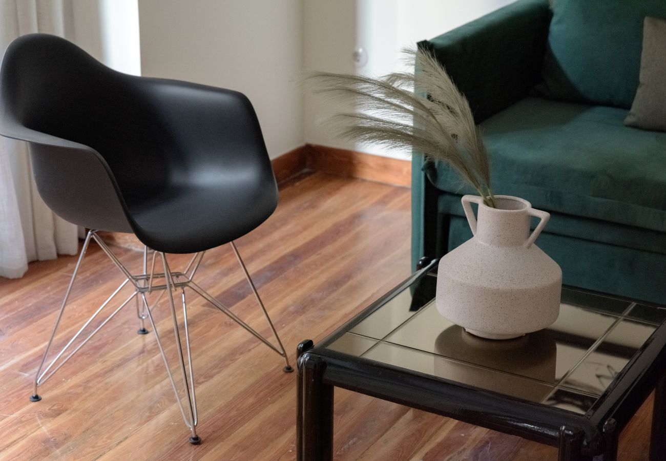 Apartment in Athens - 3Bdr Modern Design & Bright Interiors in Plaka 