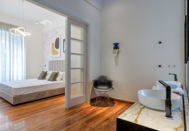 Apartment in Athens - An Outstanding 3 bdrm Apartment in the Heart of Athens Apartment in Athens - An Outstanding 3 bdrm Apartment in the Heart of Athens