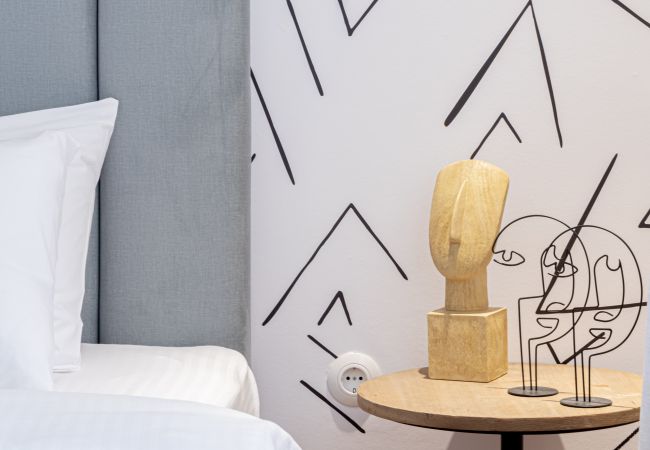 Apartment in Athens - An Outstanding 3 bdrm Apartment in the Heart of Athens Apartment in Athens - An Outstanding 3 bdrm Apartment in the Heart of Athens