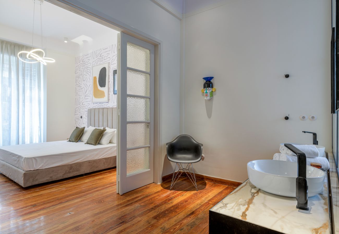 Apartment in Athens - An Outstanding 3 bdrm Apartment in the Heart of Athens