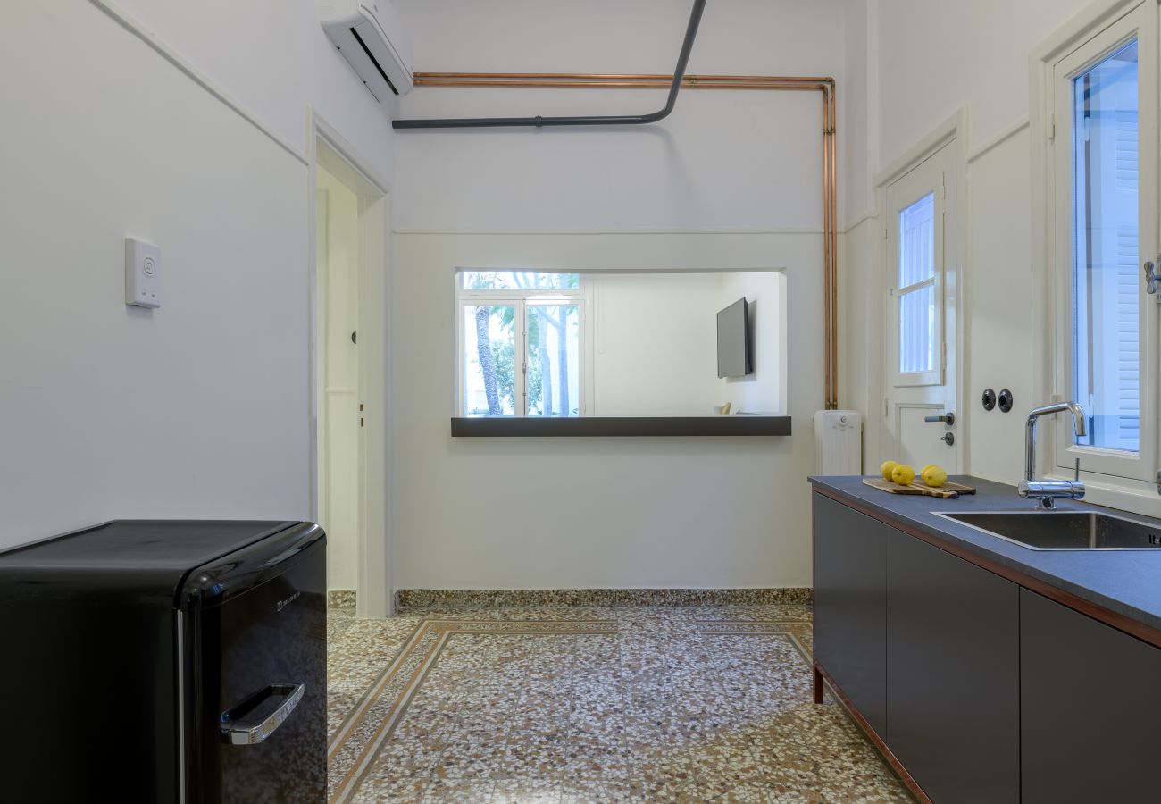 Apartment in Athens - An Outstanding 3 bdrm Apartment in the Heart of Athens