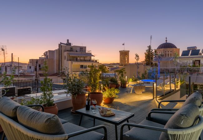 Apartment in Athens - Your 4 bdrm Dream House w/Acropolis View & Jacuzzi