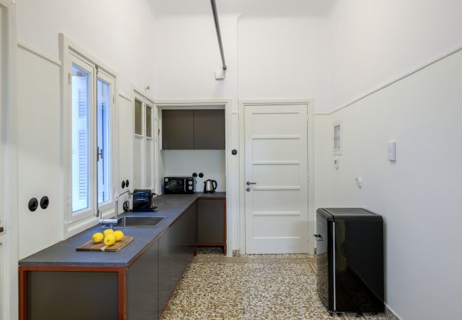 Apartment in Athens - Your 4 bdrm Dream House w/Acropolis View & Jacuzzi