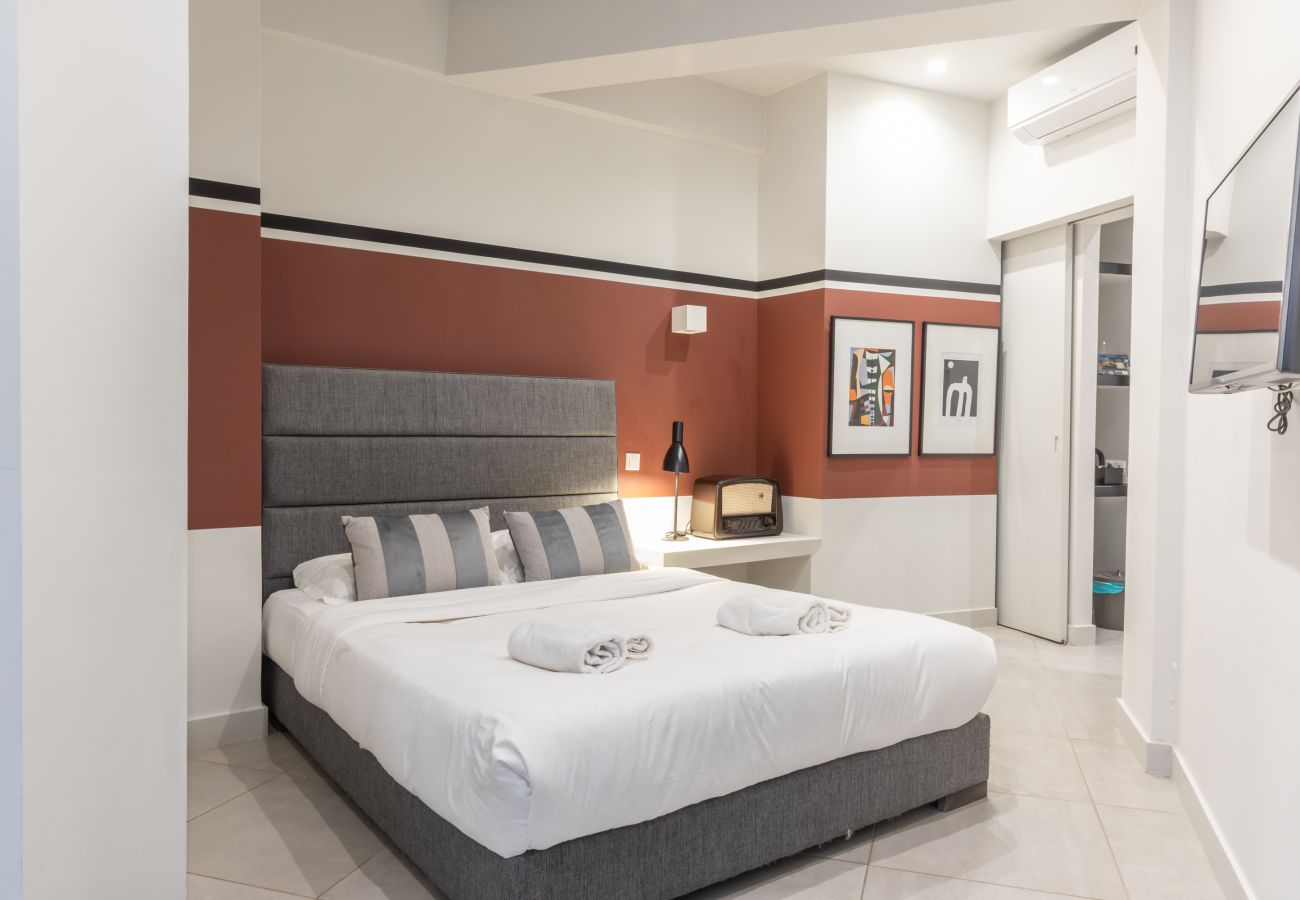 Apartment in Athens - 85 sqm  in the Heart of Athens w/Rooftop Deck