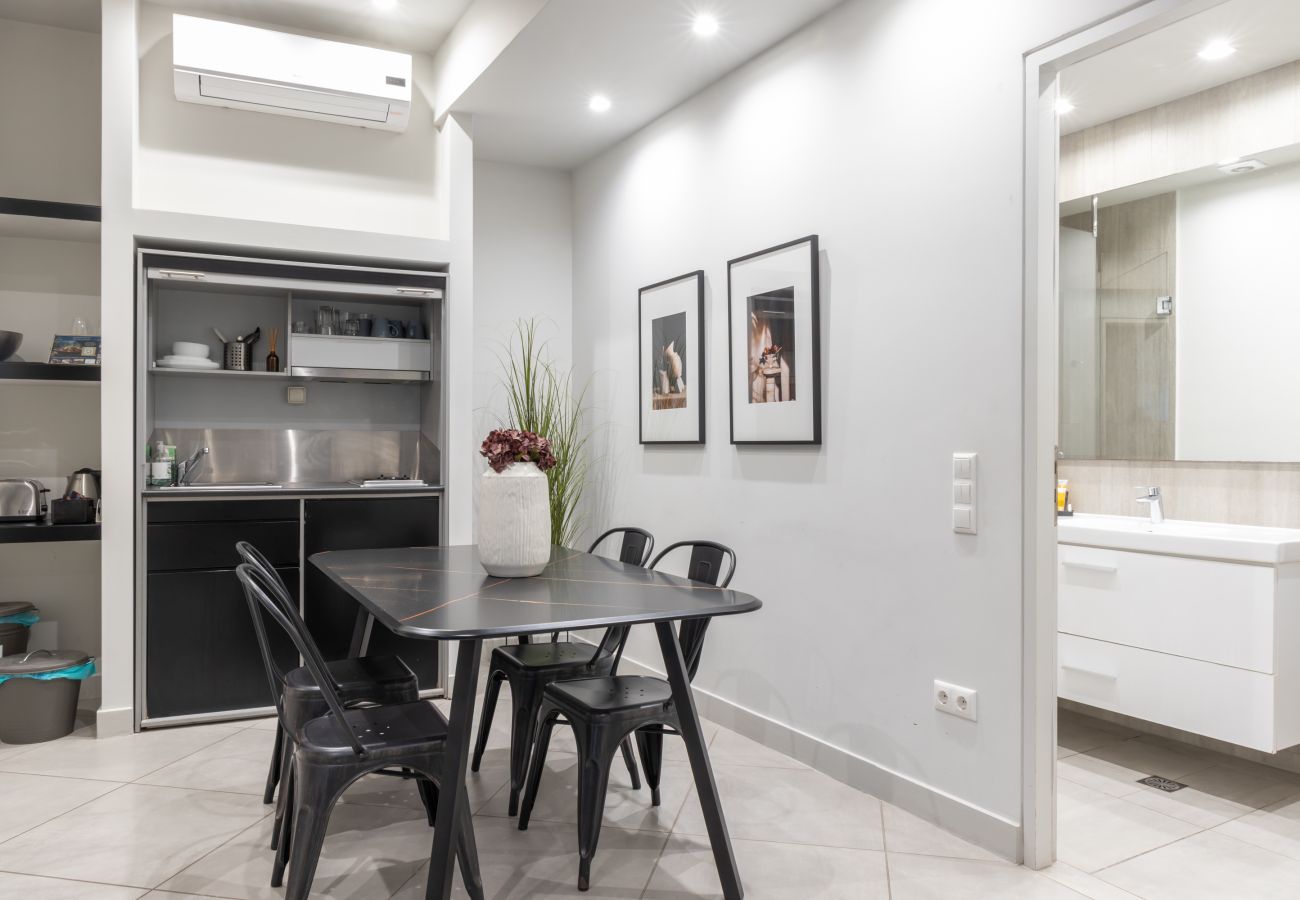 Apartment in Athens - 85 sqm  in the Heart of Athens w/Rooftop Deck