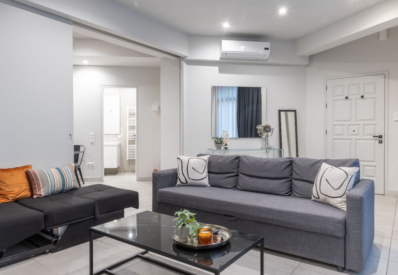Apartment in Athens - 85 sqm  in the Heart of Athens w/Rooftop Deck