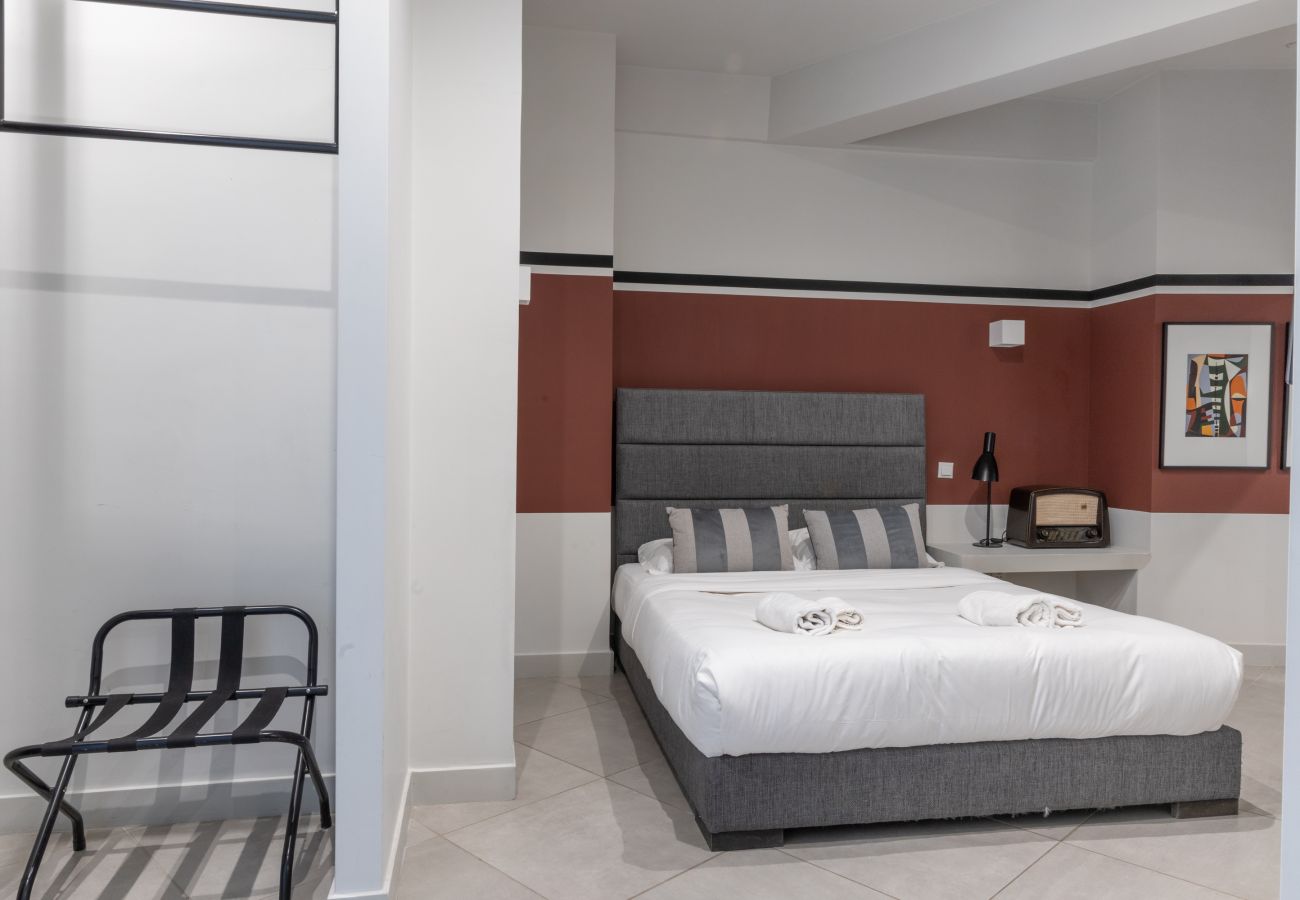 Apartment in Athens - 85 sqm  in the Heart of Athens w/Rooftop Deck