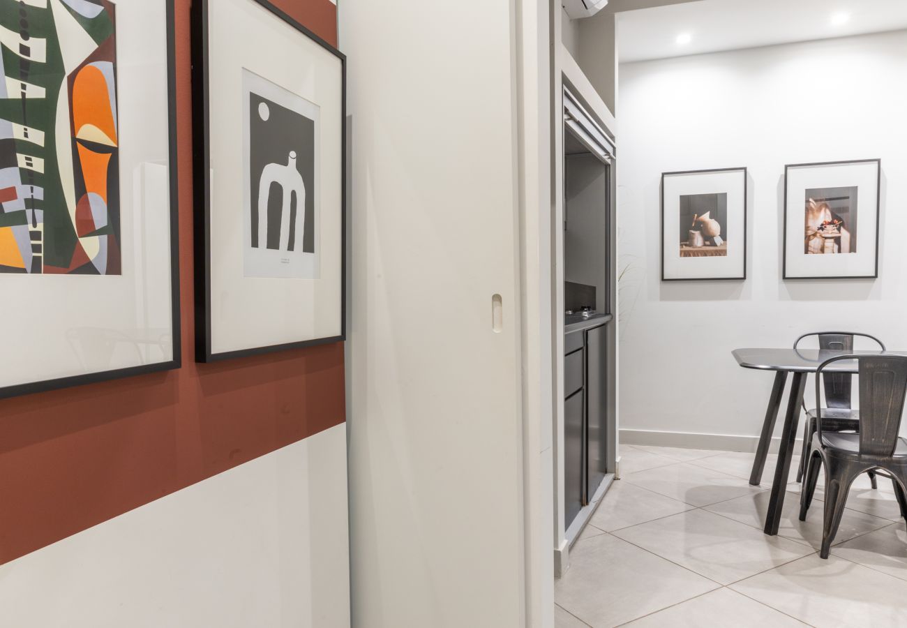 Apartment in Athens - 85 sqm  in the Heart of Athens w/Rooftop Deck