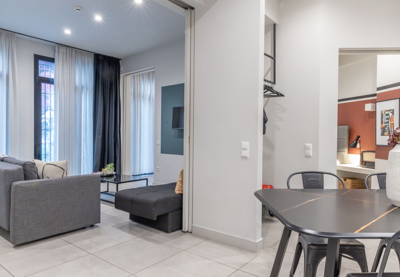 Apartment in Athens - 85 sqm  in the Heart of Athens w/Rooftop Deck