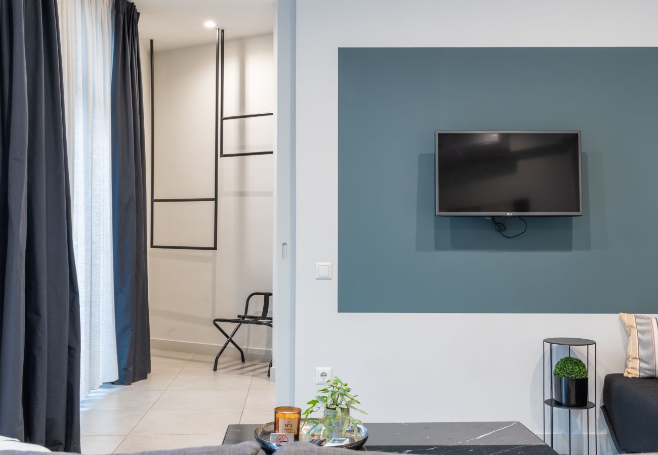 Apartment in Athens - 85 sqm  in the Heart of Athens w/Rooftop Deck