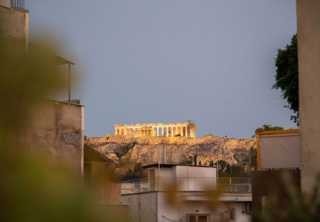 Apartment in Athens - Apartment with a Sharing Rooftop Deck