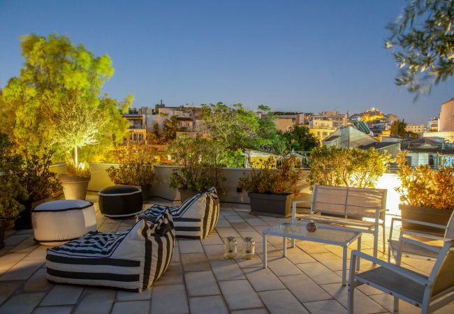 Apartment in Athens - Apartment with a Sharing Rooftop Deck