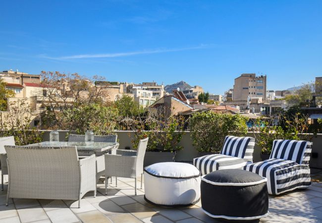 Apartment in Athens - Apartment with a Sharing Rooftop Deck