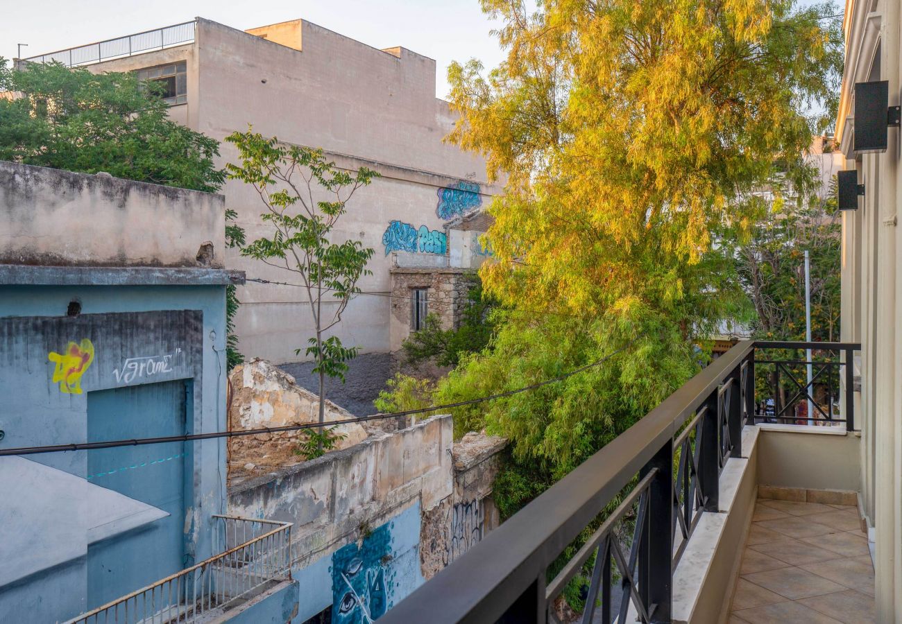 Apartment in Athens - Fantastic Central Athens Suite with Rooftop Deck