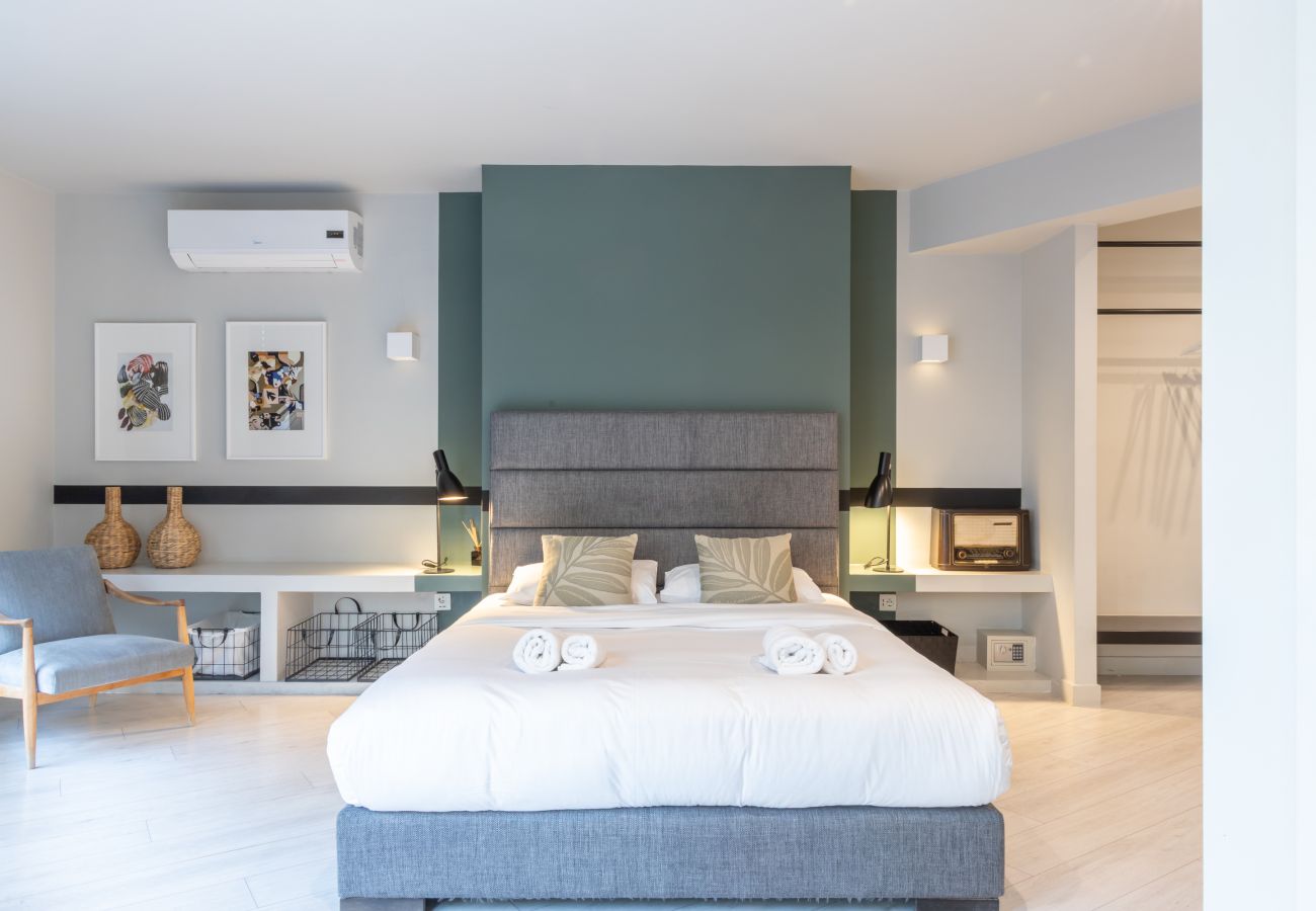 Apartment in Athens - Fantastic Central Athens Suite with Rooftop Deck