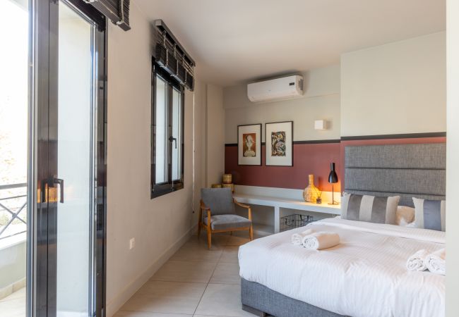 Apartment in Athens - Superb Central Athens Suite with Rooftop – Perfect for 5 Guests, 85sqm Apartment in Athens - Superb Central Athens Suite with Rooftop – Perfect for 5 Guests, 85sqm