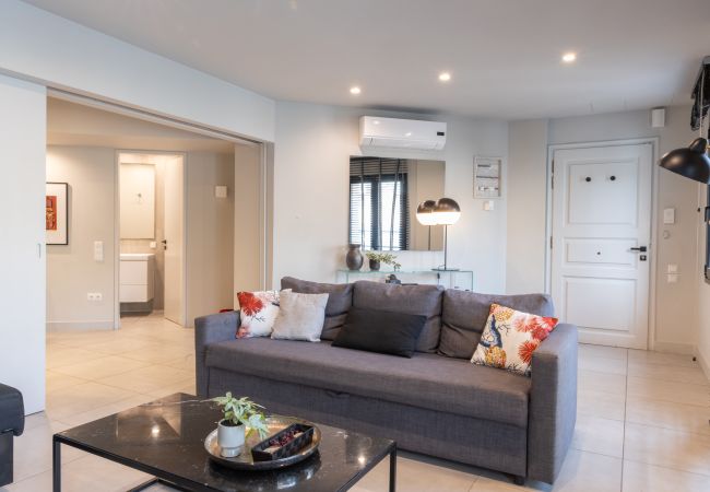 Apartment in Athens - Superb Central Athens Suite with Rooftop – Perfect for 5 Guests, 85sqm Apartment in Athens - Superb Central Athens Suite with Rooftop – Perfect for 5 Guests, 85sqm